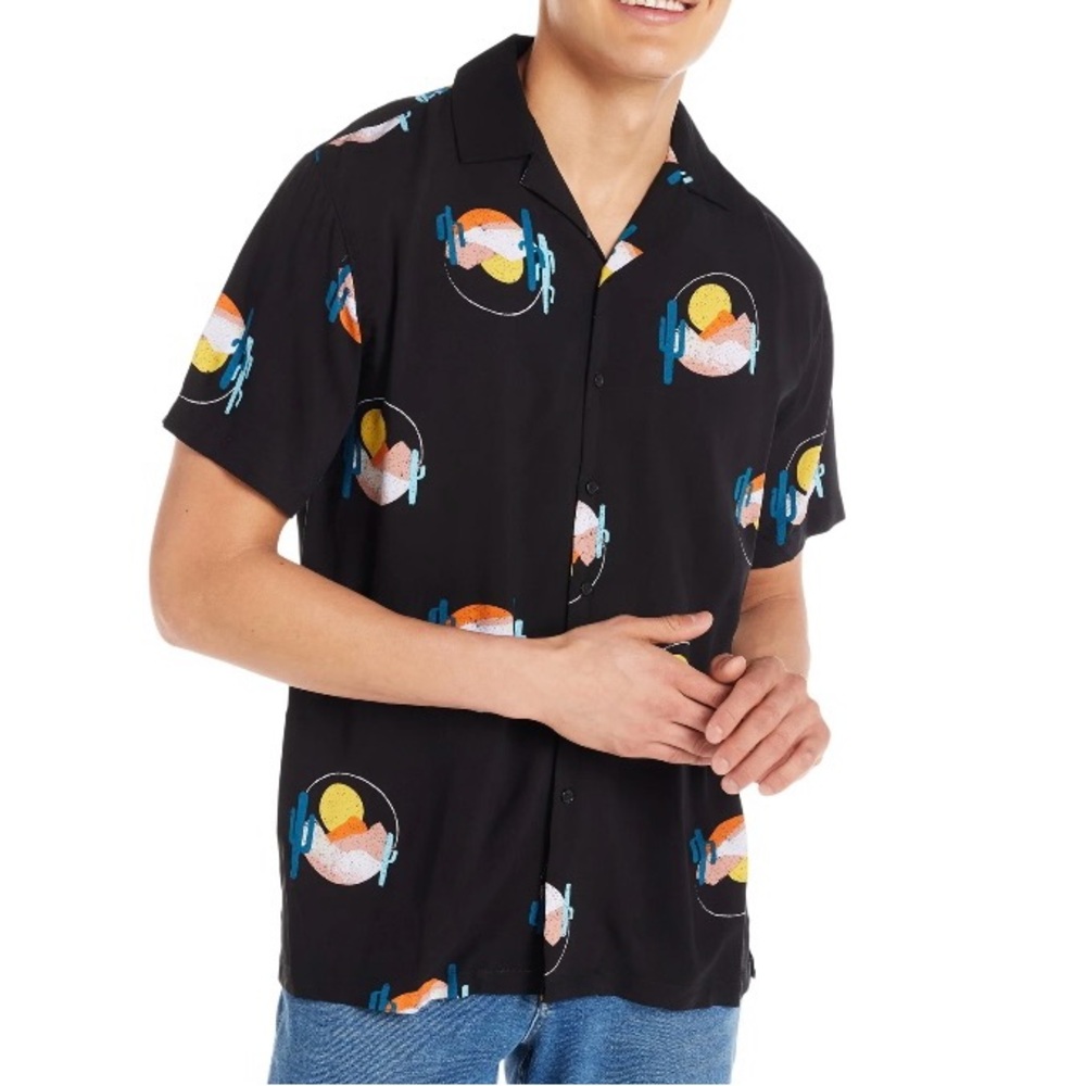 No Boundaries Men's Print Button Up Shirt with Short Sleeves Size M (38-40)